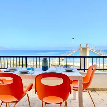 Brezza Marina Apartment, 50 Mt Dalla Apartment