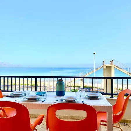 アパート Brezza Marina Apartment, 50 Mt Dalla アルカモ