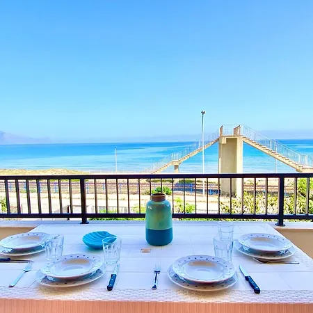 Brezza Marina Apartment, 50 Mt Dalla アパート