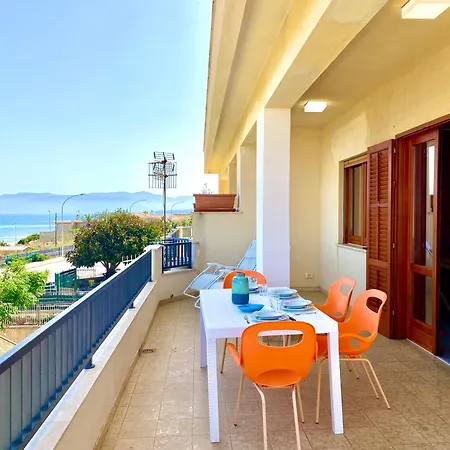 Brezza Marina Apartment, 50 Mt Dalla アパート