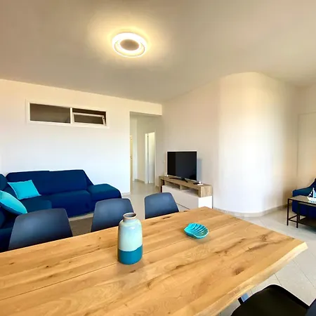 アパート Brezza Marina Apartment, 50 Mt Dalla アルカモ