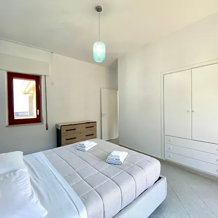 Brezza Marina Apartment, 50 Mt Dalla *