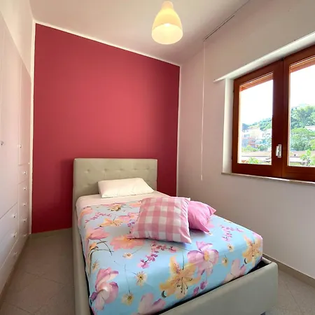 Brezza Marina Apartment, 50 Mt Dalla アパート