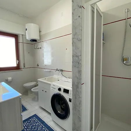 Brezza Marina Apartment, 50 Mt Dalla アパート *