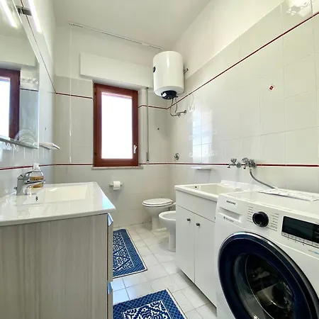 アパート Brezza Marina Apartment, 50 Mt Dalla *