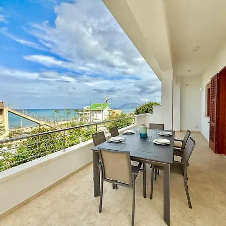 Brezza Marina Apartment, 50 Mt Dalla Alcamo