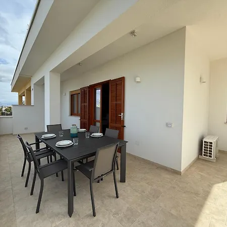 Brezza Marina Apartment, 50 Mt Dalla